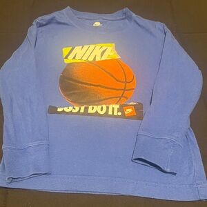 Boys Nike size 4 long sleeve tee